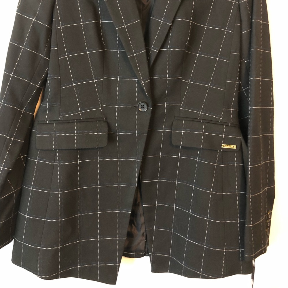 ‼️Last chance! Deleting 4/3‼️ Calvin Klein Blazer - Picture 4 of 9